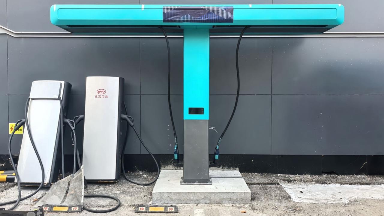 Revolusi Pengisian Daya, BYD Hadirkan Charging Pile Paling Ngebut di Dunia